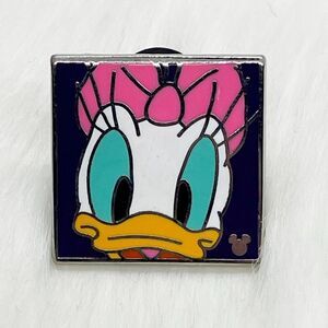 🔮 5/$25 Disney Purple Daisy‎ Duck Pin
